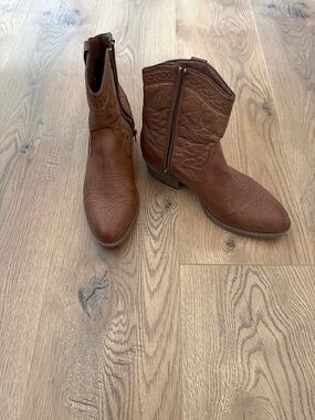Coconuts by Matisse Brown Western Ankle Boots